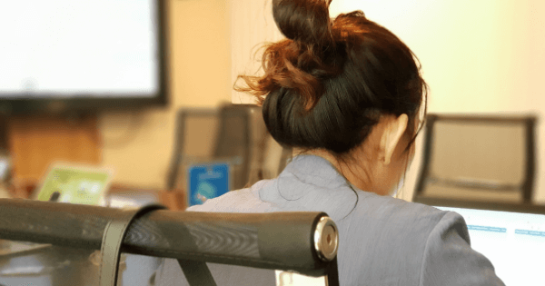 6 Key Benefits Of Choosing The Right Messy Bun Hairstyle